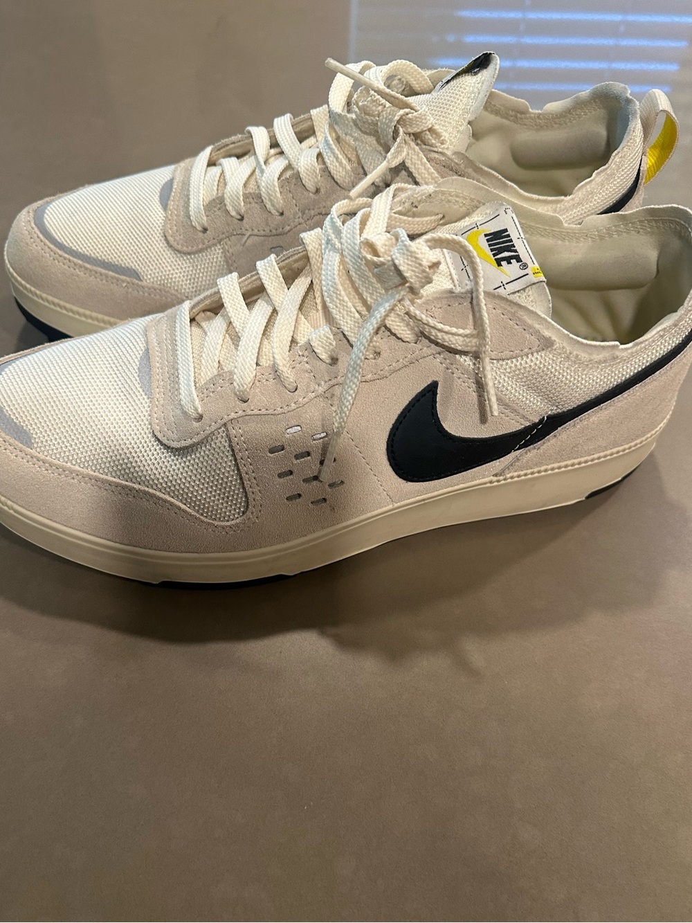 Nike CITY Men’s Cream and Black Low-Top Sneakers Size 11